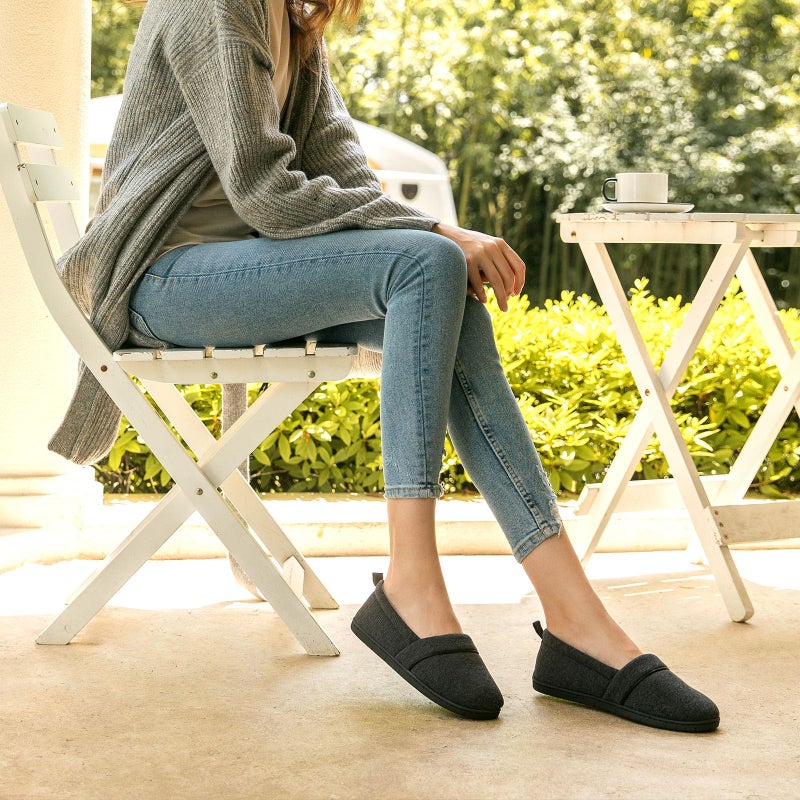 HomeTop Women's Comfy Loafer Slippers Lightweight Memory Foam Non-slip Indoor House Shoes (7 B(M) US, Black) - Image 2